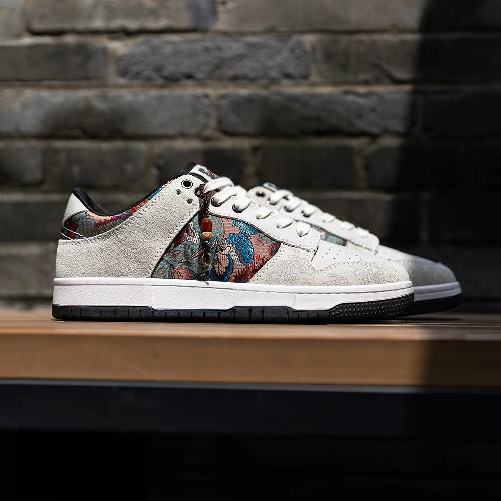 AEROVYNE™ Embroidered Low-Top Retro Sneaker – Artistic Panel Design